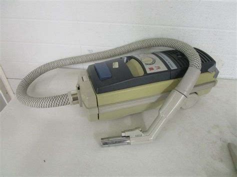 Electrolux 2100 Canister Vacuum W Power Head Oberman Auctions