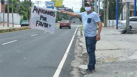 Habitantes Piden Alimentos Con Banderas Blancas En Las Calles De La