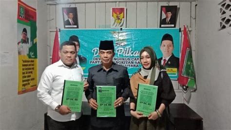 Andi Sukma Didampingi Istri Ketiga Kembalikan Formulir Balon Bupati