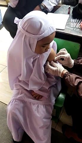 Kegiatan Imunisasi Di Madrasah Dari Puskesmas Sambas Youtube