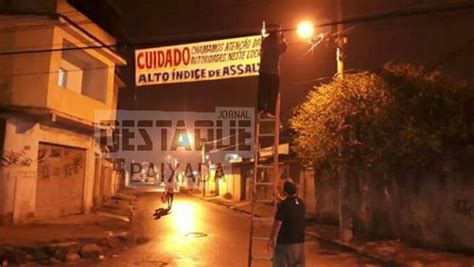 Jornal Destaque Baixada Moradores De Belford Roxo Espalham Faixas