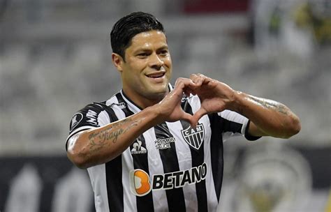 Hulk Fica No Atl Tico Mineiro At Aos Anos Renascen A