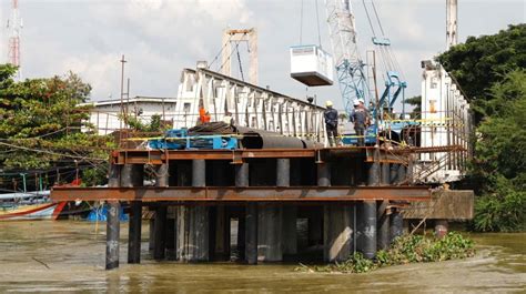 Terkendala Cuaca Ganjar Pastikan Pengerjaan Jembatan Juwana Rampung