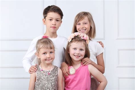 Portrait D Enfants Heureux Photo Gratuite