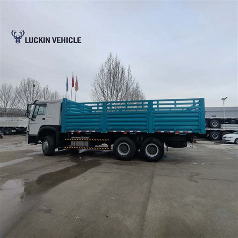 High Quality Sinotruk HOWO 400HP Cargo Truck Chassis With 3 Axle Fence