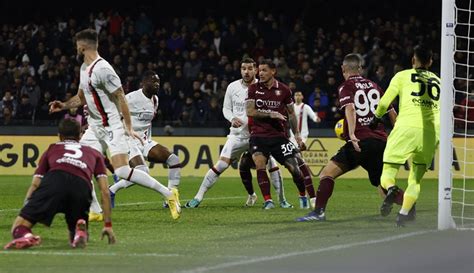 Hasil Salernitana Vs AC Milan Di Liga Italia 2023 2024 Rossoneri