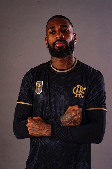 Gabigol BH e Gerson de modelos Flamengo lança camisa para o mês