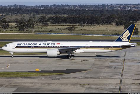 V Swk Singapore Airlines Boeing Er Photo By Tobias Hsu Id