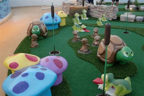 Awesome Mini Golf Courses (24 pics)