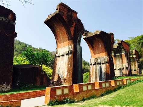 Gambar Arsitektur Bangunan Desa Lengkungan Benteng Pariwisata