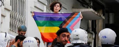 Άγκυρα Με χημικά διέλυσε το Pride Parade η αστυνομία Δεκάδες