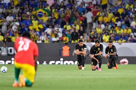 Brasile Per La Prima Volta Con La Maglia Nera Contro Il Razzismo