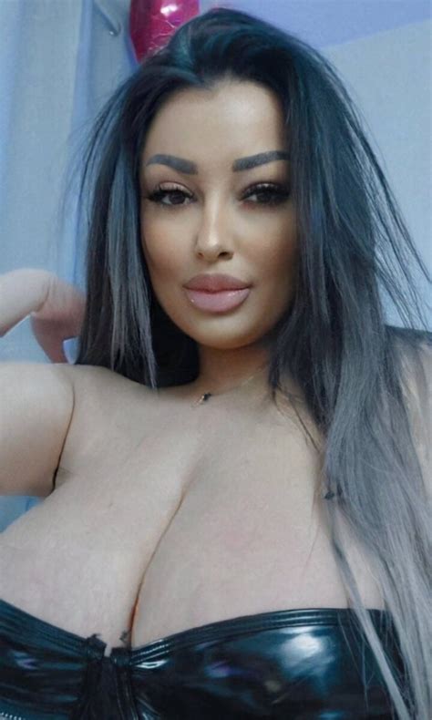 Sexy Gabrielle Cam Model Free Live Sex Show Chat Stripchat