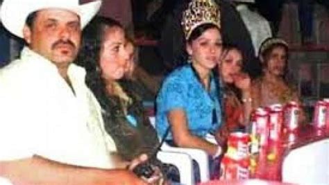 Joaquin 'El Chapo' Guzman's beauty queen wife supports him in court day ...