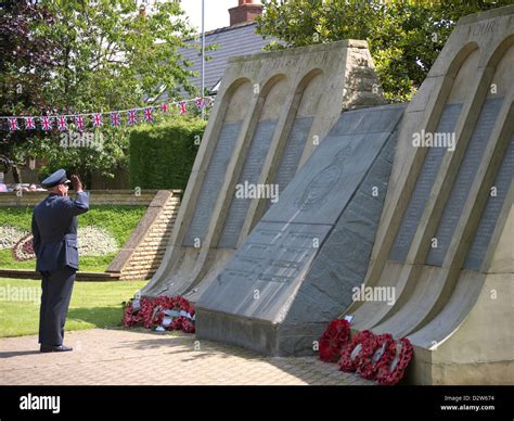 Saluting The Raf Woodhall Spa War Memorial Stock Photo Alamy