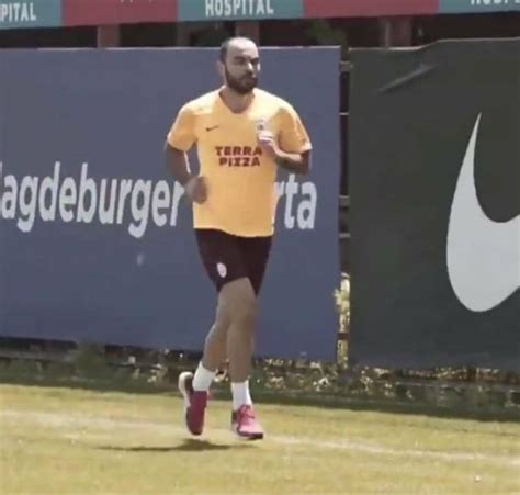 Rare photo of Andres Iniesta training at Florya : r/galatasaray