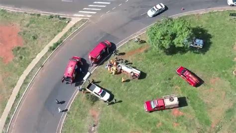 V Deo Viatura Capota E Policiais Ficam Feridos Durante Persegui O Em