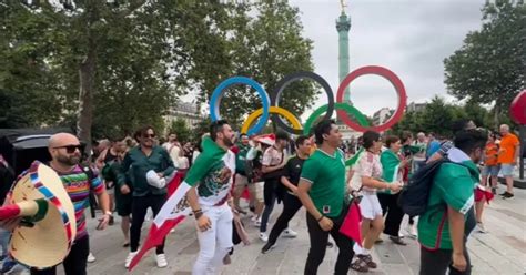 Mexicanos Bailan Payaso Del Rodeo Y Arman Fiesta En Metro De Par S