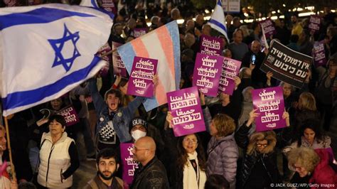 Israel Miles De Manifestantes En Tel Aviv Contra El Nuevo Gobierno De