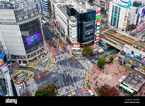 Aerial view crossing famous shibuya hi-res stock photography and images ...