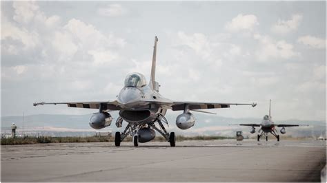 Trei noi avioane F 16 Fighting Falcon cumpărate din Norvegia au