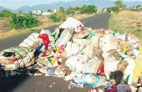 Tamil Nadu Village Roads Turn Keralas Dump Yard Tonne Waste