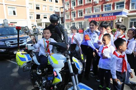 “萌娃进警营 警心连童心” 和平少警在行动澎湃号·政务澎湃新闻 The Paper