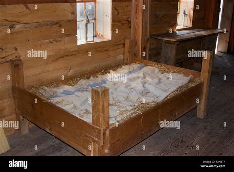 Straw Bed High Resolution Stock Photography And Images Alamy