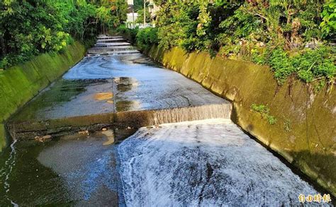 驚！南投南崗大排變「白河」 居民質疑遭排污廢水 生活 自由時報電子報