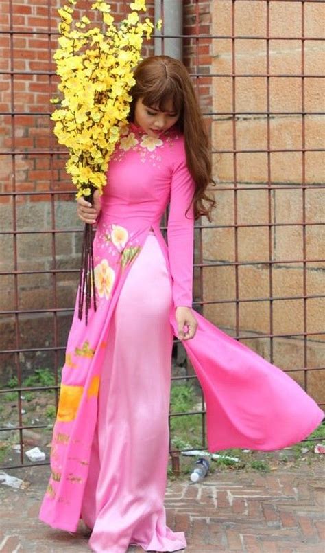 Ghim của Trancuongdad trên Graceful long dress flowers Phong cách