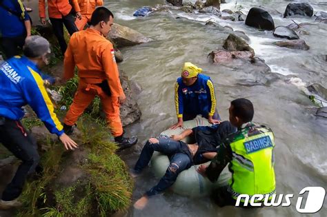 인니 버스 150m 협곡 아래 추락최소 27명 사망종합