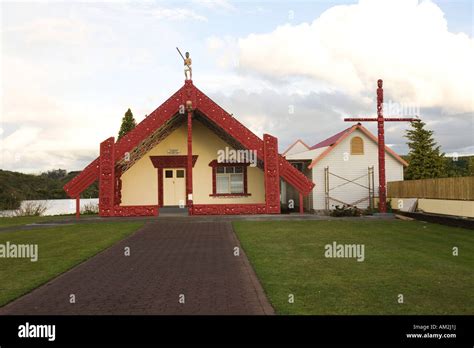 Wharenui Traditional Moari Meeting House Stock Photo Alamy