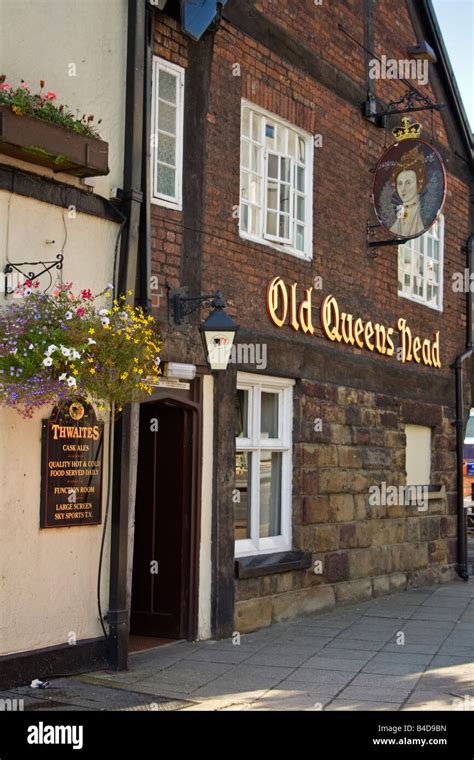 Old Queens Head Pub Hi Res Stock Photography And Images Alamy