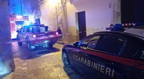 Fiamme In Una Abitazione Sul Posto Anche I Carabinieri