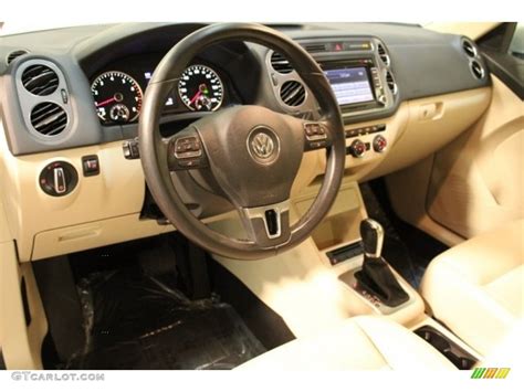 White Gold Metallic Volkswagen Tiguan Se Photo