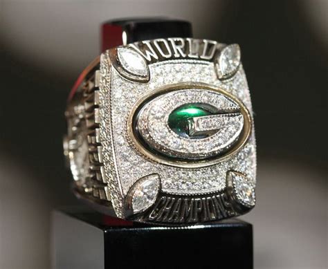 Packers marvel at Super Bowl ring's might | Packers super bowl, Super ...