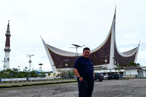 Catatan Wisata Mengagumi Megahnya Masjid Raya Sumatera Barat Masjid