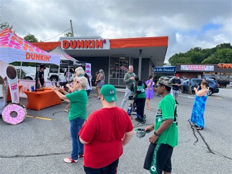 Photos Dunkin In Luccis Plaza Celebrates Grand Reopening With Former