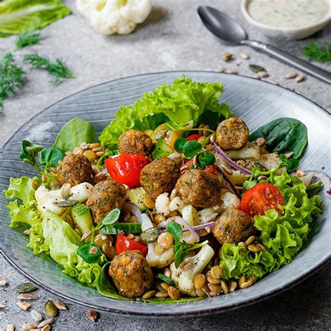 Linsesalat Med Mini Falafel Og Tahinsauce Findus Foodservices