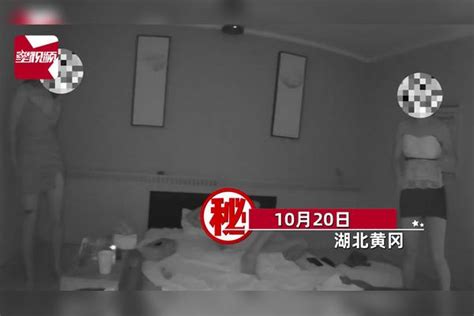 男子接娃放学前拐进足浴店嫖娼，2女1男被抓现场，民警：还点2个