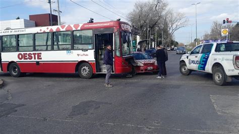 Choque De Colectivo Deja A Un Menor Herido Diario Hoy En La Noticia