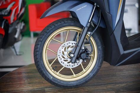 Tampak Depan Honda Vario Special Edition Advance Matte Blue