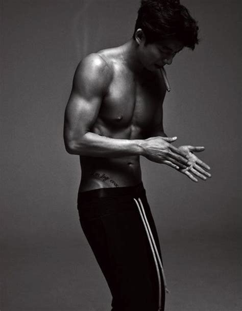 Gong Yoo S Sculptured Six Pack HanCinema The Korean Movie And