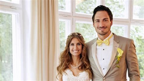 Cathy Hummels verkauft Mats Hochzeitsanzug frisch aus dem Müll