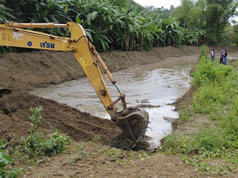 PREFECTURA DE MANABÍ TRABAJA EN LA PREVENCIÓN Y CONTROL DE INUNDACIONES