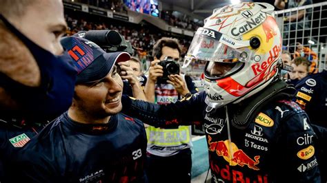 Verstappen Grijpt Historische Wereldtitel F Na Bloedstollend Duel Met