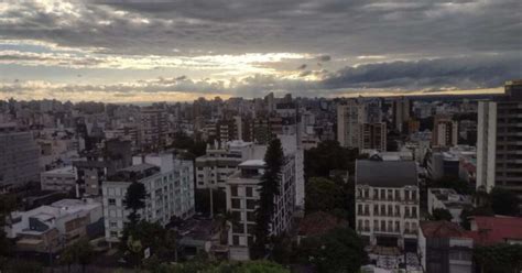 Atenção Defesa Civil emite Alerta para tempestades em Porto Alegre