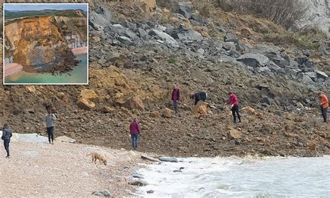 Jurassic Coasts Biggest Rockfall In 60 Years Fossil Hunters Are Warned To Stay Away Daily