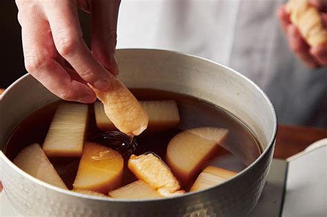 笠原将弘さんの【鶏の皮】レシピ。旨味とコクが絶妙「鶏皮大根の含め煮」 ゆうゆうtime