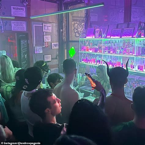 Man S Naked Halloween Costume Divides The Internet Daily Mail Online